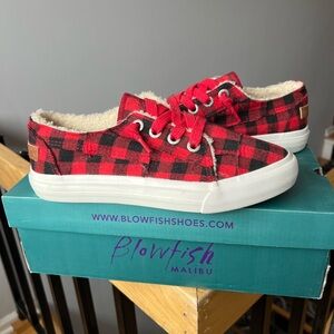 Brand new Women’s Blowfish Malibu Red plaid faux fur lined sneakers sz 6.5